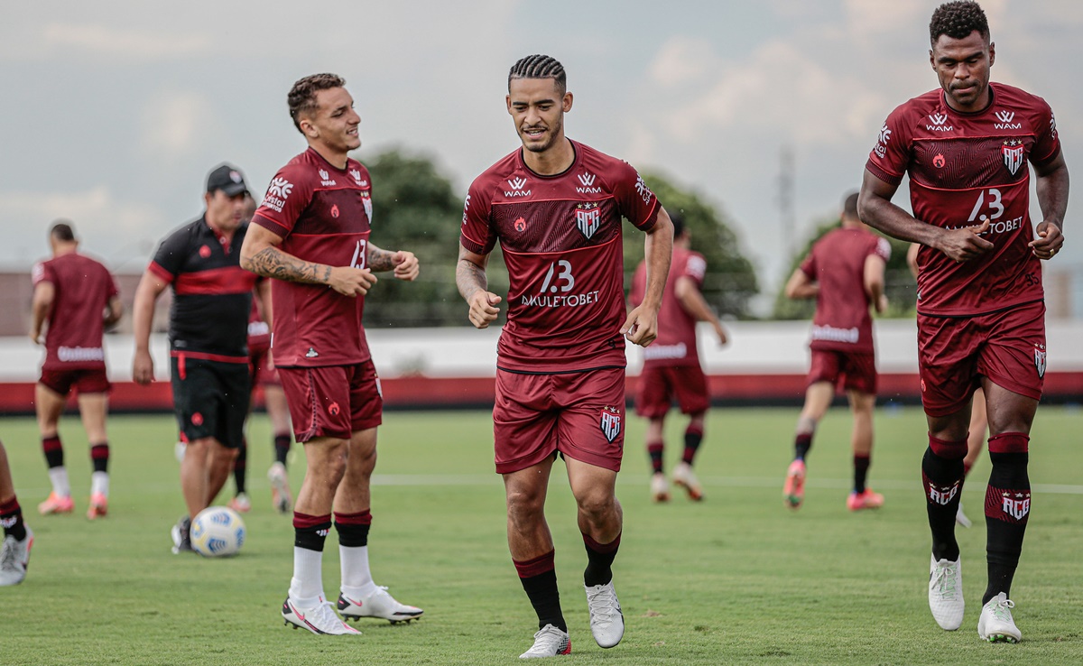 Jefferson durante treino no Atlético-GO