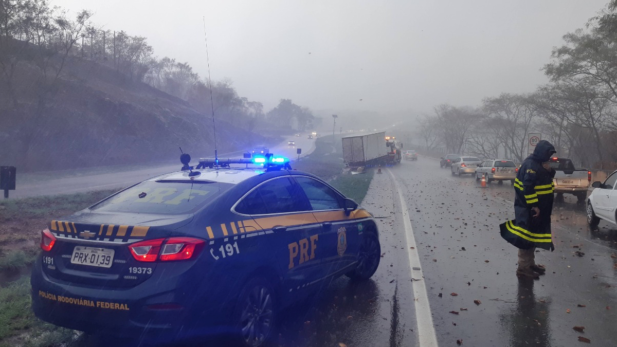 Trânsito: entenda as precauções para dirigir em tempo de chuva