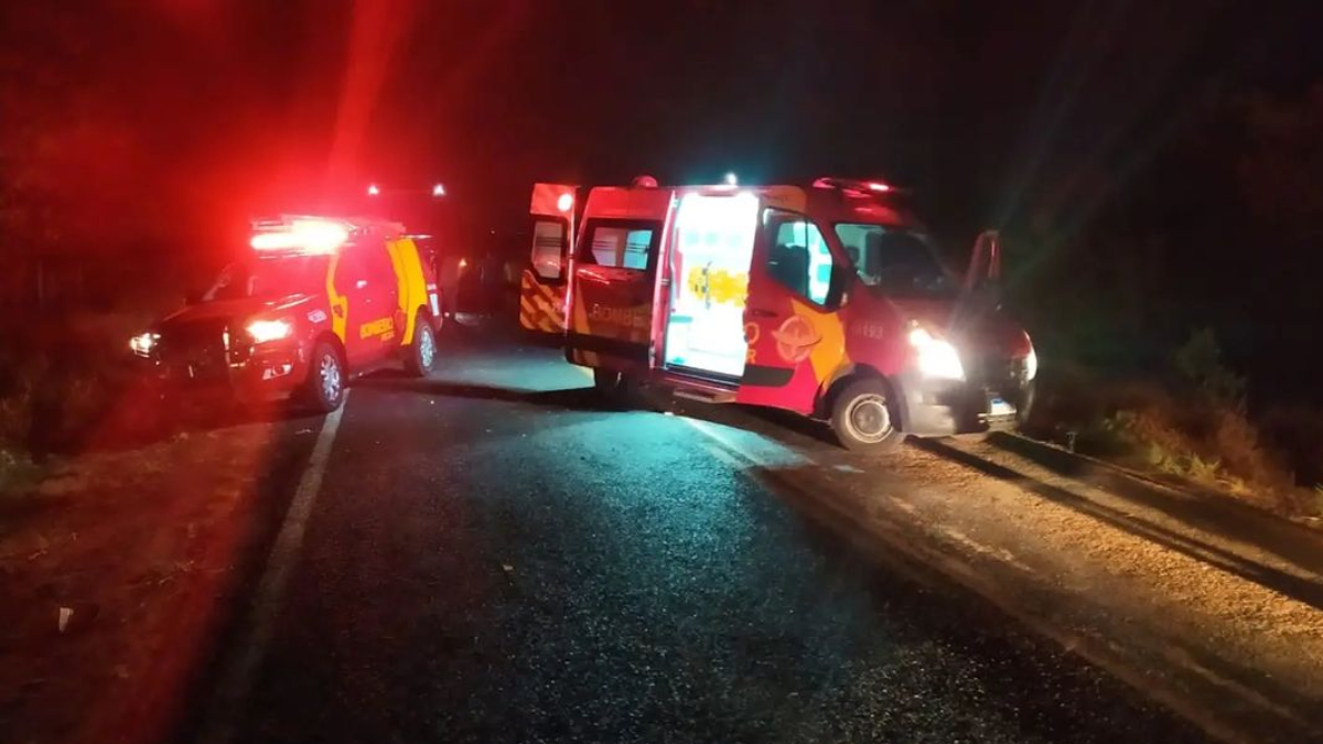 Mulher morre e motociclista fica ferido após acidente na GO-330, em Ouvidor