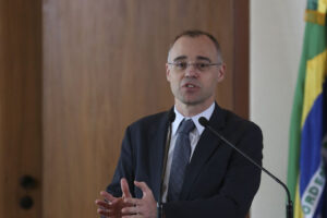 Alcolumbre pode segurar sabatina de Mendonça ao STF para 2023