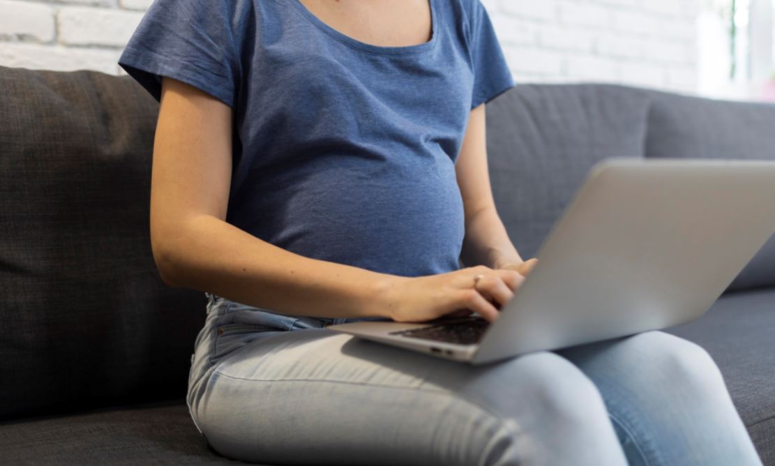 Servidora grávida de Goiânia consegue na Justiça direito de ficar em regime remoto