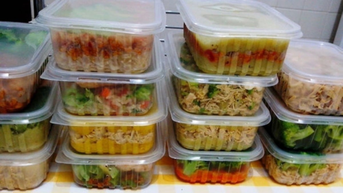 Marmitas - comidas estragadas faziam parte da alimentação servida a funcionários