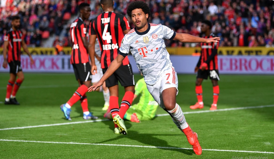 Gnabry comemora gol pelo Bayern de Munique