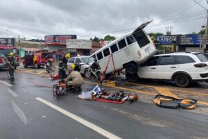 Acidente provoca engavetamento e deixa quatro vítimas no Balneário Meia Ponte, em Goiânia