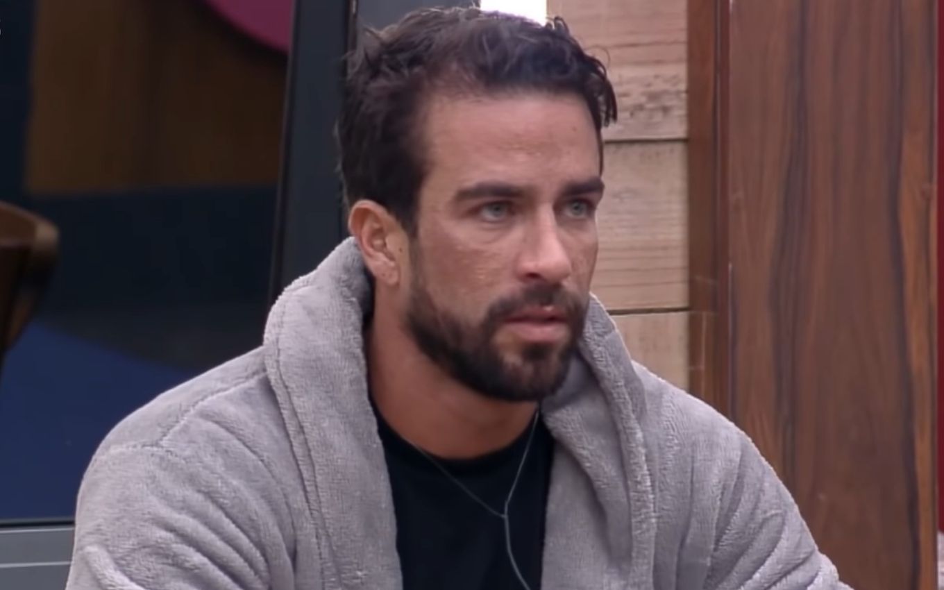 Erasmo faz fala polêmica com gays