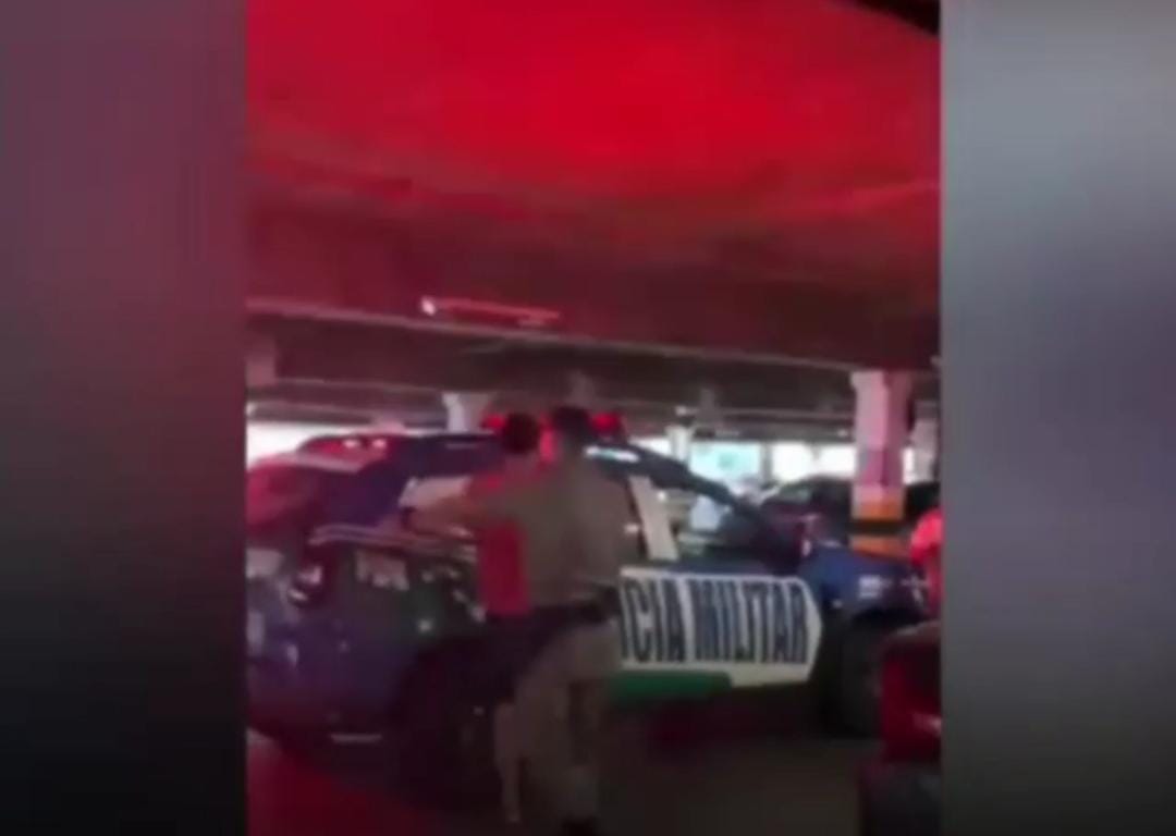 O homem preso suspeito de racismo contra a funcionária de um hipermercado de Goiânia foi solto após pagar fiança de R$ 3,3 mil. (Foto: reprodução)