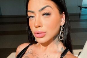 Avião com MC Mirella faz pouso de emergência