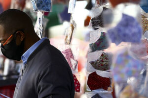 Mesmo sem obrigação, cultura do uso de máscara deve permanecer, diz Flúvia Amorim