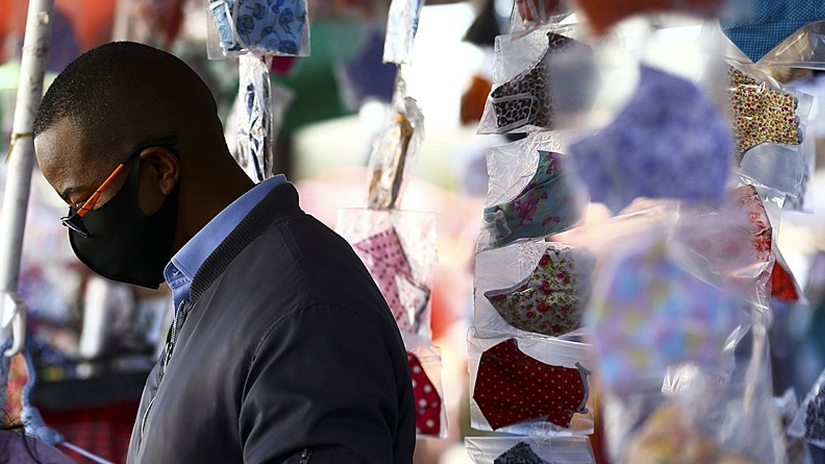 Mesmo sem obrigação, cultura do uso de máscara deve permanecer, diz Flúvia Amorim