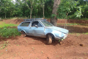 Duas pessoas ficam feridas em capotamento na GO-080, em Goianésia