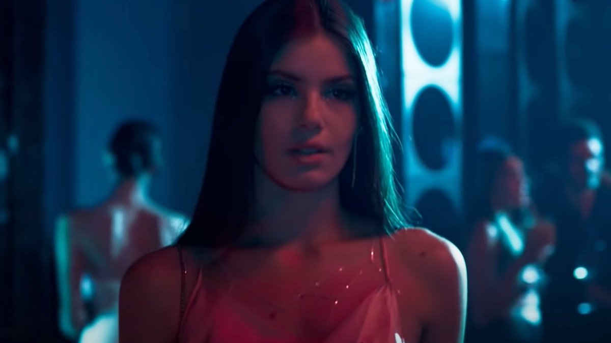 Camila Queiroz é demitida do elenco de Verdades Secretas 2