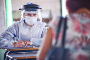 Mundo se aproxima de média de 2 milhões de casos de Covid por dia