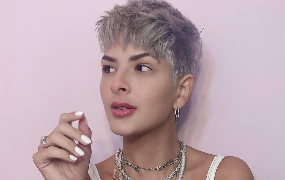 Lary Bottino pega Covid e é flagrada na balada na mesma noite