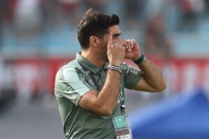 Abel Ferreira durante jogo pelo Palmeiras na Libertadores