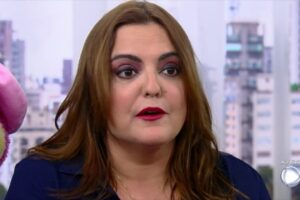 Apresentadora não comandou o A Hora da Venenosa. Após passar mal ao vivo, Fabíola Reipert fala sobre boatos de gravidez Balanço Geral