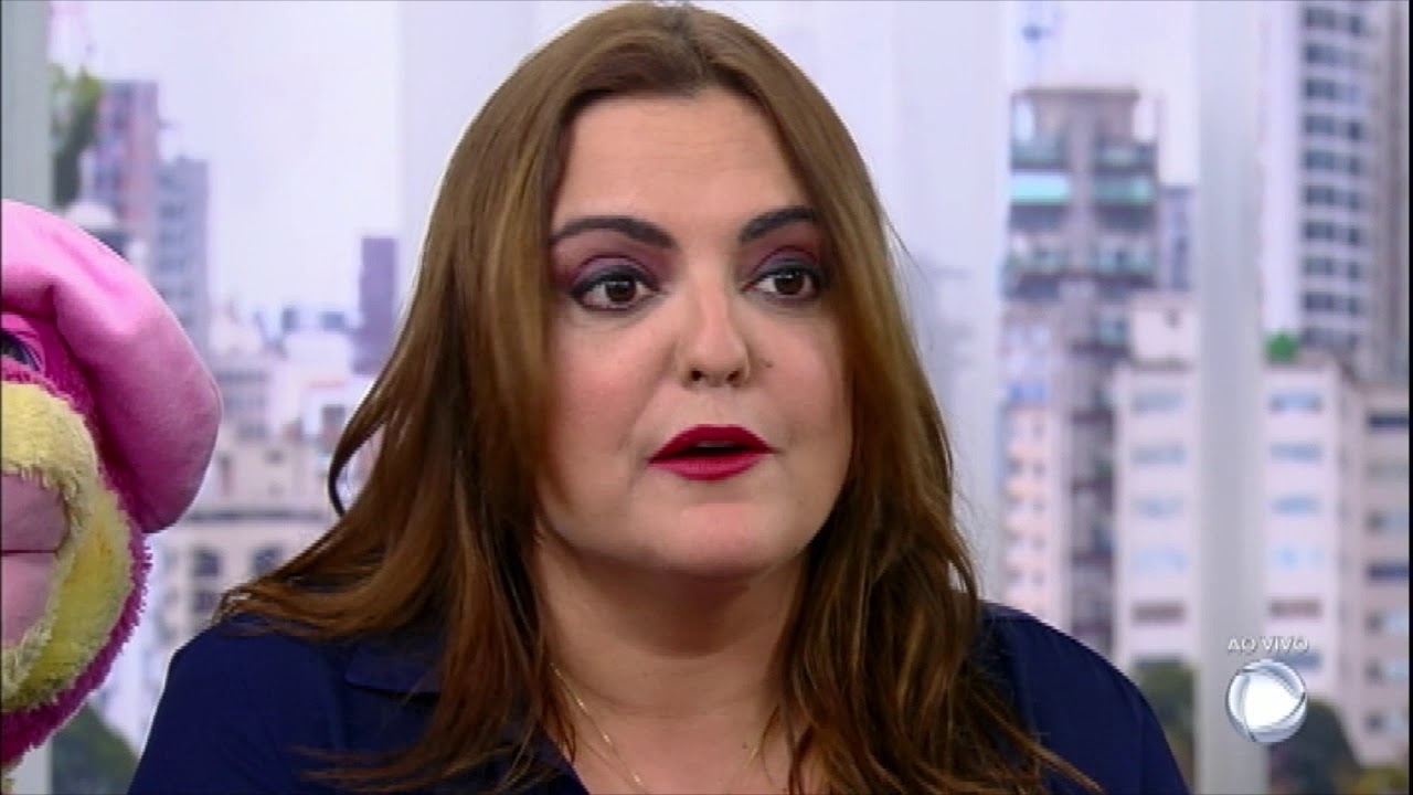 Apresentadora não comandou o A Hora da Venenosa. Após passar mal ao vivo, Fabíola Reipert fala sobre boatos de gravidez Balanço Geral