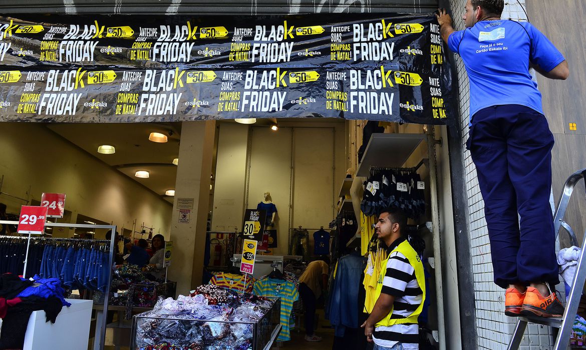 Black Friday: Procon Goiás fiscaliza supermercados e lojas de eletroeletrônicos