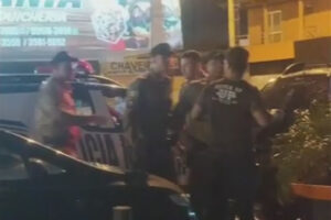 Corregedoria abre processo contra PM que deu tapa na cara de cliente em bar de Goiânia