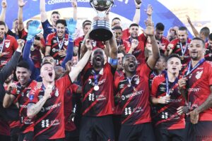 Jogadores do Athletico-PR comemoram conquista da Copa Sul-Americana