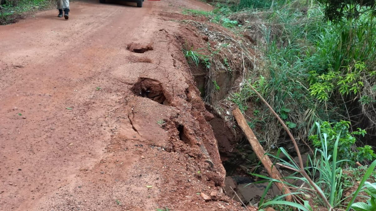 Represa rompe e danifica ponte na cidade de Goiatuba