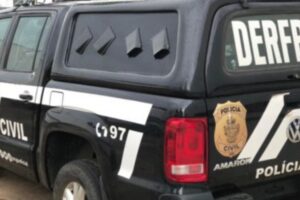 Viatura da Polícia Civil - Delegacia Estadual de Repressão a Furtos e Roubos de Veículos Automotores