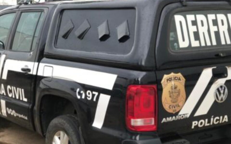 Viatura da Polícia Civil - Delegacia Estadual de Repressão a Furtos e Roubos de Veículos Automotores