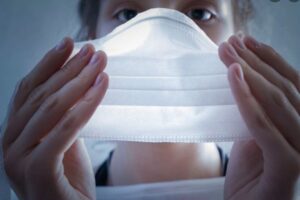 Variante ômicron é altamente transmissível e requer medidas urgentes, diz G7