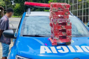 ‘Papai Noel do tráfico’ é preso suspeito de vender maconha disfarçada em papel de presente