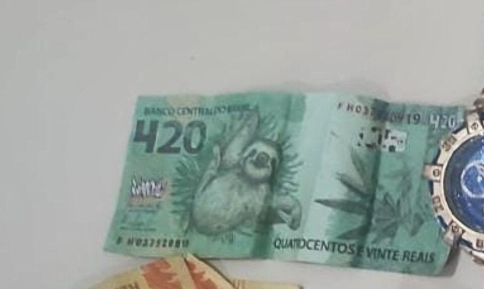 Adolescente é apreendido com nota de R$ 420 com desenho da maconha no ES