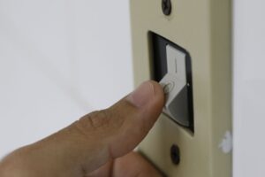 Reajuste médio no Nordeste será de 17%, no Sudeste, de 13%. Conta de luz vai subir 12% neste ano no Brasil; aumento gera debate