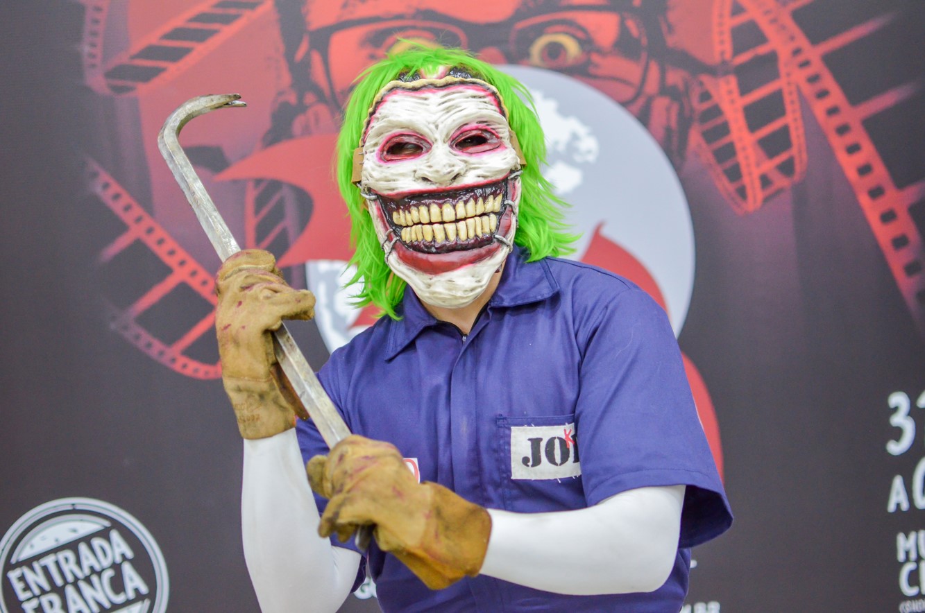 Pessoa fantasiada durante edição do Morce-GO Vermelho de 2019