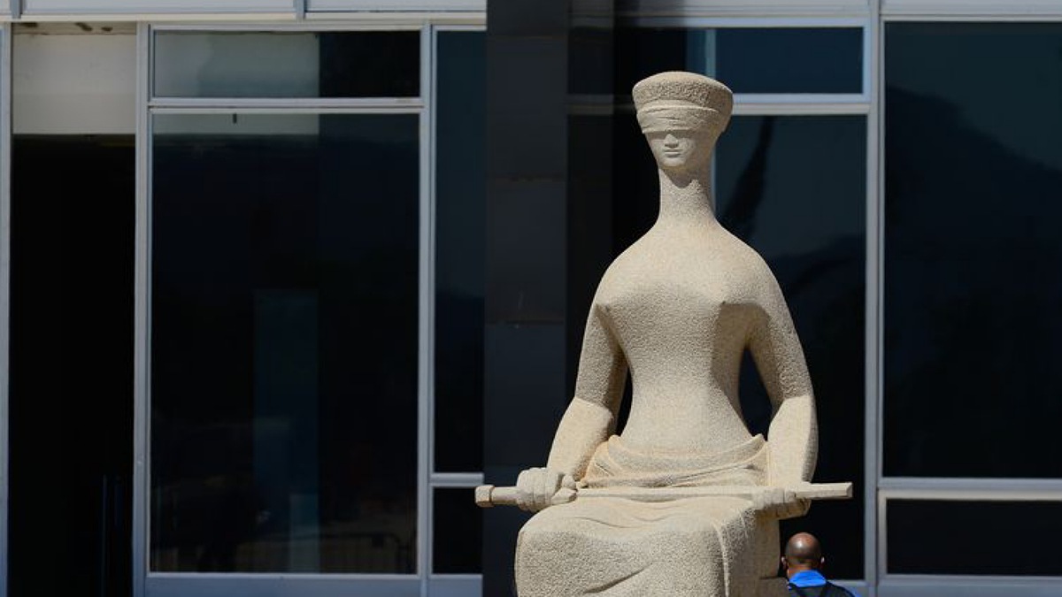 STF valida decisão de Barroso e forma maioria para exigir passaporte da vacina