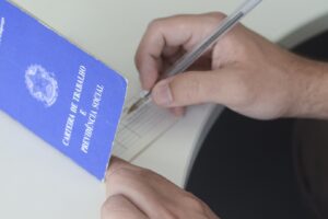 Revisão do Caged 2020 reduz empregos formais em 12% em Goiás; déficit em Goiânia cresceu