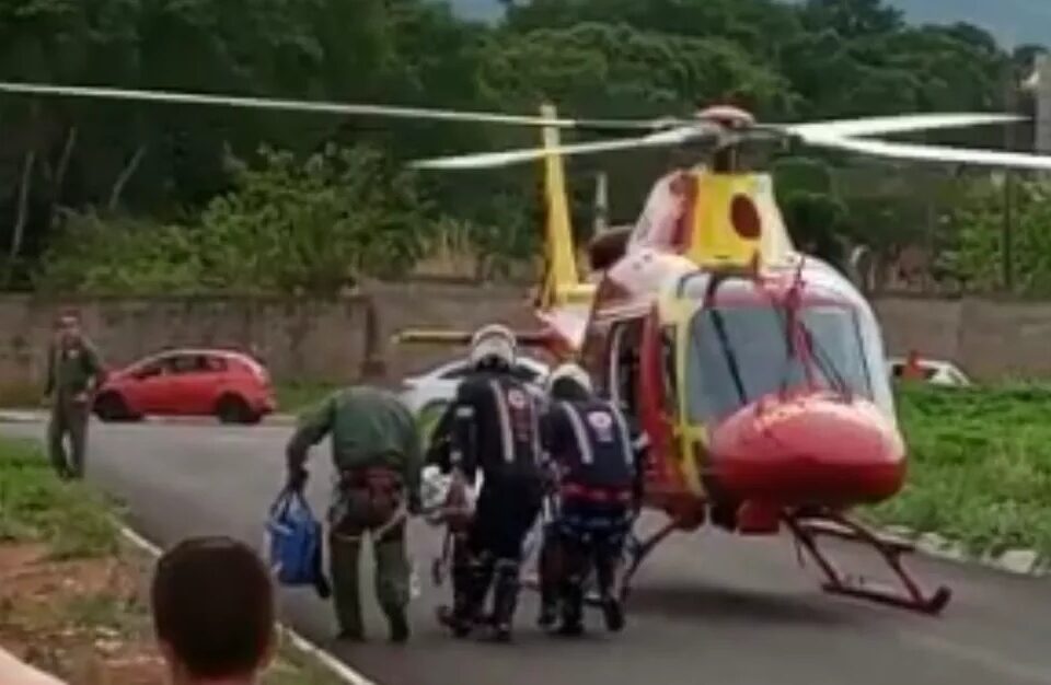 Após ser atendido em UPA, vítima de explosão foi transferida de helicóptero para o HUGOL (Foto: CBMGO - Divulgação)