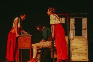 Equipe Matula Cênica durante apresentação. Foto: Inaê Ribeiro