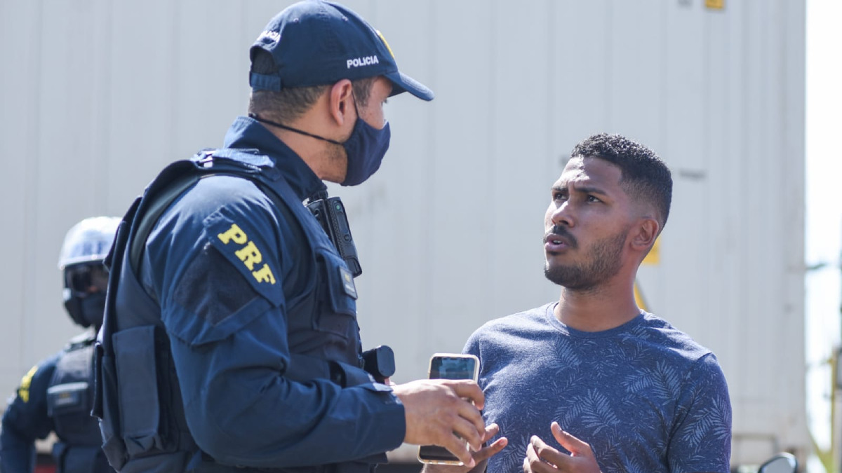 Motoristas de aplicativo bloqueiam BR-153 contra tarifas e alta dos combustíveis em Goiânia