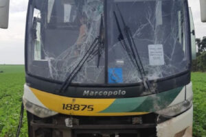 Motorista de ônibus morre enquanto dirigia o veículo pela BR-364, em Jataí