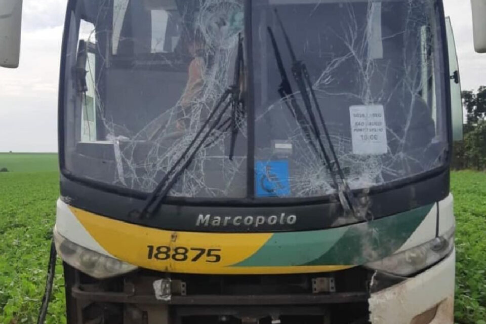Motorista de ônibus morre enquanto dirigia o veículo pela BR-364, em Jataí