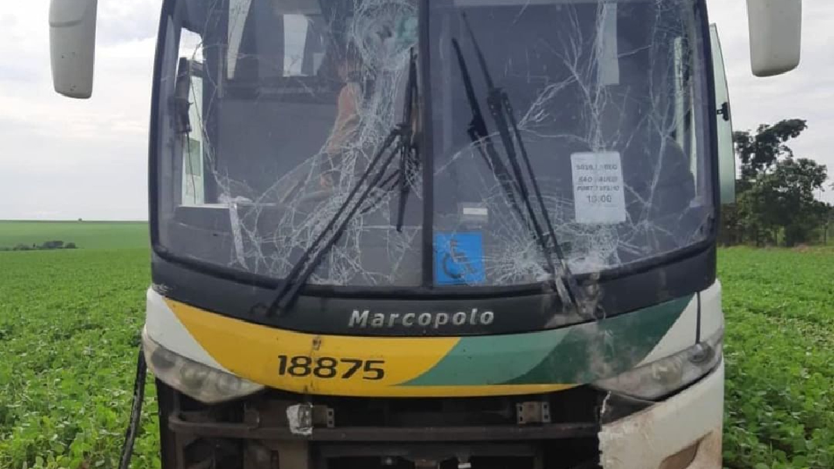 Motorista de ônibus morre enquanto dirigia o veículo pela BR-364, em Jataí