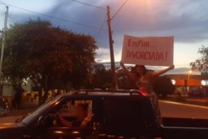 "Hoje sou empoderada", diz telefonista que comemorou divórcio com carreata em Goiás