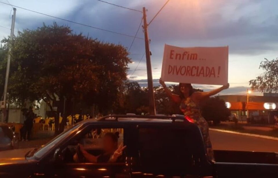 "Hoje sou empoderada", diz telefonista que comemorou divórcio com carreata em Goiás