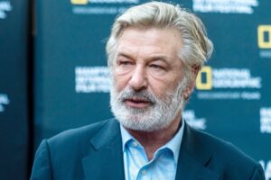 Alec Baldwin contrata ex-promotor para enfrentar processos por morte em set