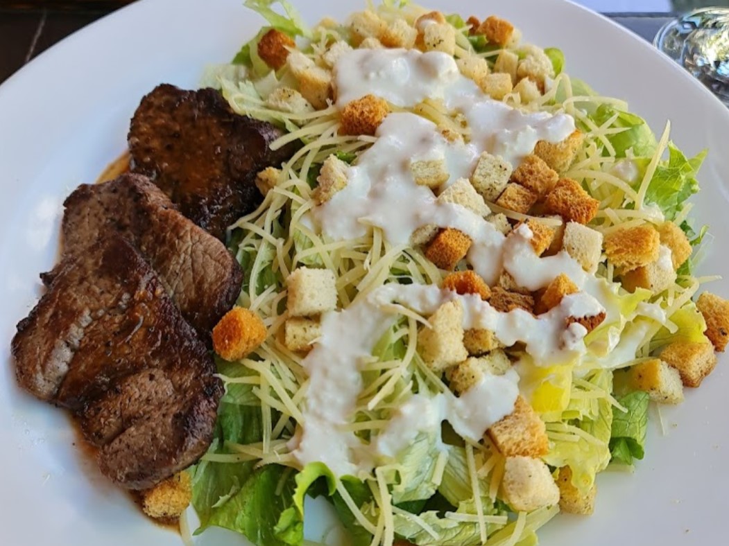 Pratos com salada são destaque da casa