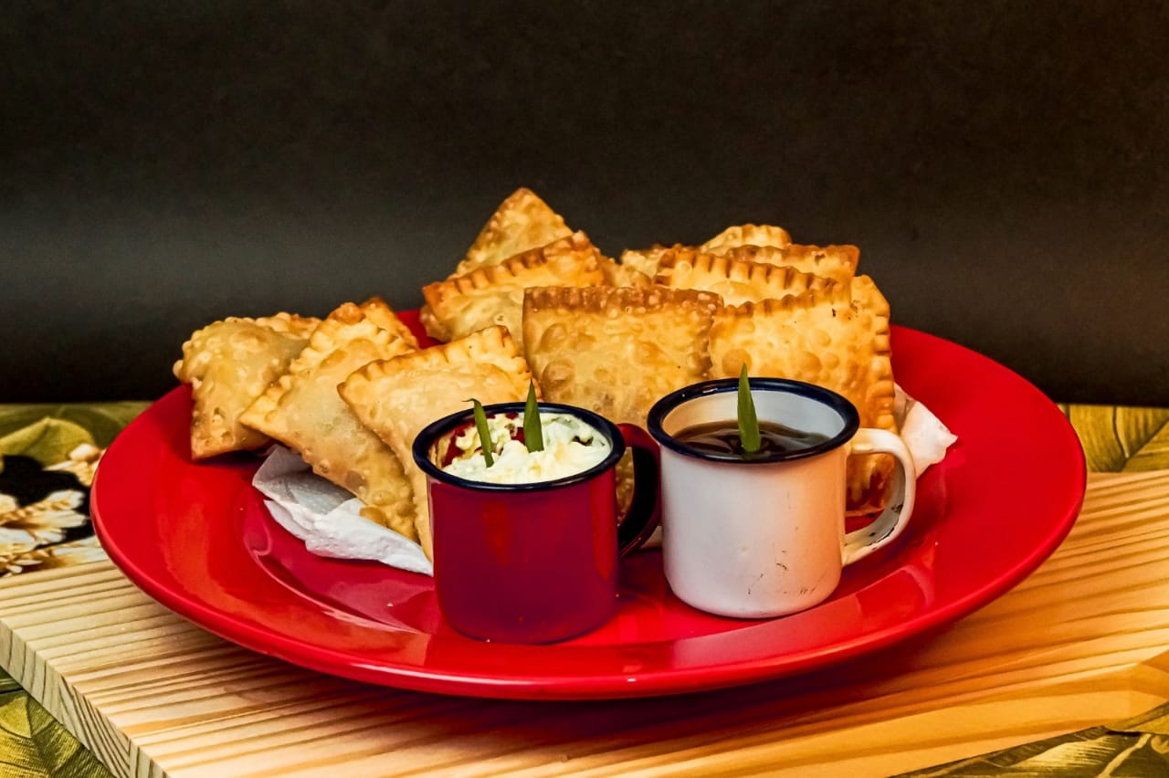 Músicos Grace Venturini e João Garoto se apresentam em Goiânia, no Quintal do Jajá