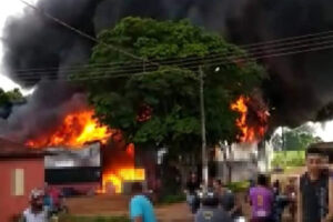 Incêndio destrói parte de fábrica de estofados em Nova Glória