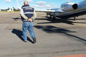 Em 2018, avião que levava Marília Mendonça foi apreendido por fazer "táxi pirata"