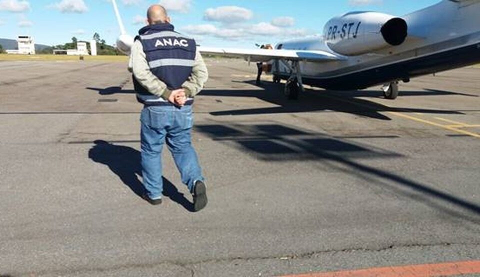 Em 2018, avião que levava Marília Mendonça foi apreendido por fazer "táxi pirata"