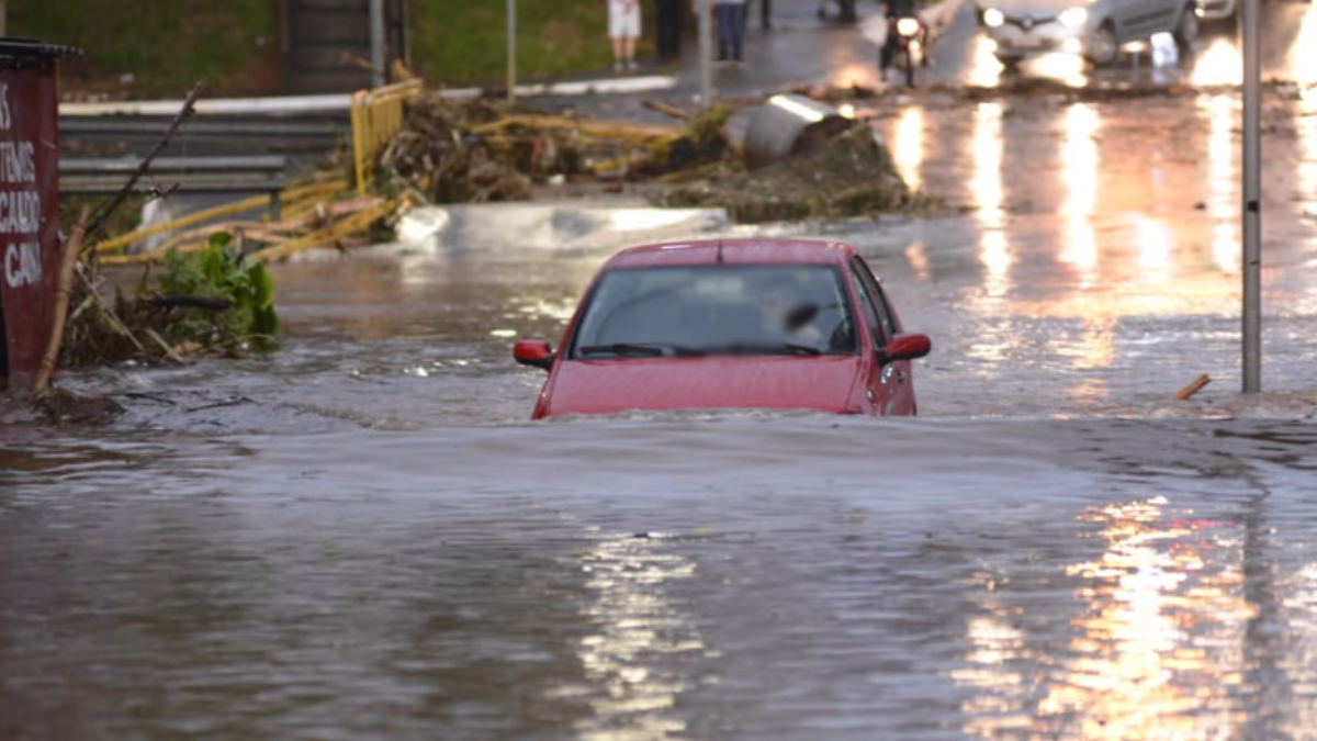 Prevenção é foco dos Bombeiros em operação contra alagamentos e soterramentos em Goiás