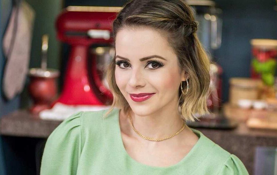 Sandy diz que já contracenou com ator que tinha hálito não muito bom