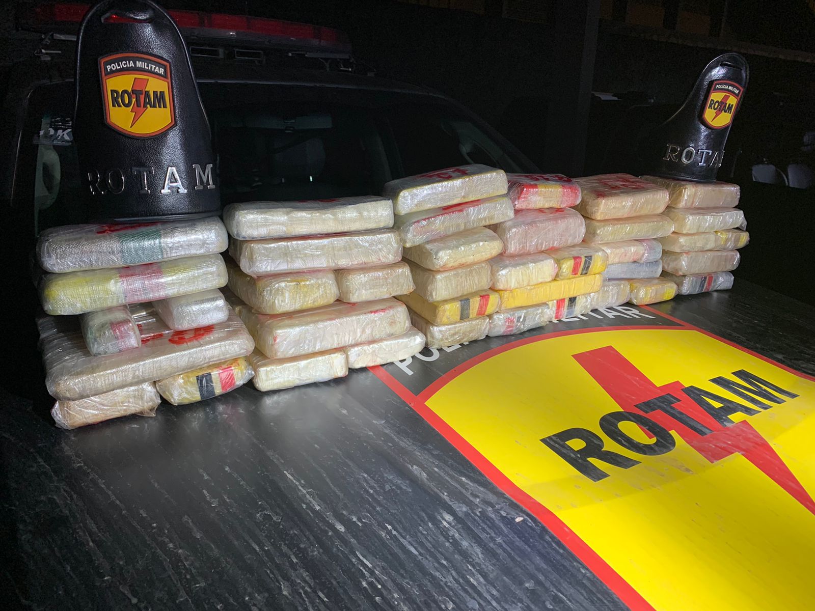 Pasta base de cocaína apreendida pela Rotam